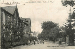 Montreux Vieux * Une Rue Du Village * Villageois Enfants - Autres & Non Classés