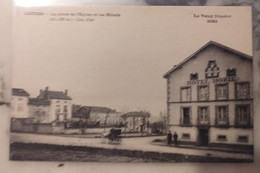 43 Loudes - La Place De L'église Et Les Hôtels - A Droite Hôtel Borie Le Velay Illustrée 3063 - Loudes