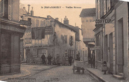 Saint Jean D'Angély           17        Vieilles Maisons. Enseigne De Coiffeur    (voir Scan) - Saint-Jean-d'Angely