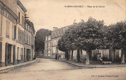 Saint Jean D'Angély           17        Place De La Liberté        (voir Scan) - Saint-Jean-d'Angely