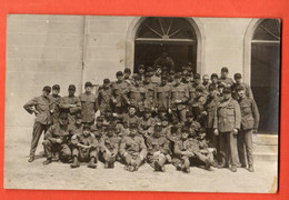 ZLB-26 Photo De Groupe De Militaires à La Caserne De Colombier. Circulé En 1928 Vers Les Breuleux - Colombier