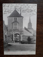 L33/158 Les AIX D 'ANGUILLON - EGLISE ET DONJON - Les Aix-d'Angillon