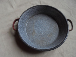 Ancien - Plat à Oeuf En Tôle émaillée Rouge Brun - Pots