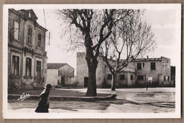 CPSM 34 - MAUGUIO - Ecole De Filles Et La Perception - TB PLAN Place CENTRE VILLAGE Petite Animation + Oblitération 1954 - Mauguio