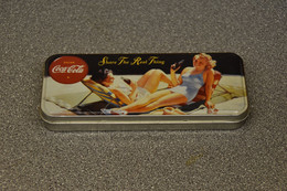 Coca-cola Company Pennenblik Pin Up - Cannettes