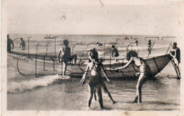 Montmartin-sur-Mer (50) : GP De La  Barque De Pêche "Mouette" Sur La Plage En 1954 (animé) PF - Montmartin Sur Mer