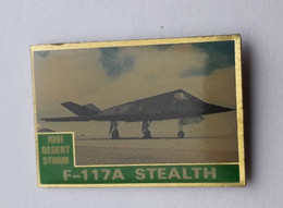 T41 Pin's AVION Désert Storm Usa Strealth Bomber F 117 A Achat Immédiat - Avions