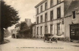 La Roche Bernard * La Rue De L'hôpital * Arrivée Par Route De Nantes * Automobile Voiture Ancienne * Débit Tabac Tabacs - La Roche-Bernard