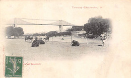 Tonnay-Charente             17          Pont Suspendu Et Vaches Dans Le Pré    (voir Scan) - Autres & Non Classés