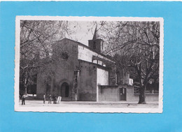 VAR 83 LA ROQUEBRUSSANNE L'EGLISE JOUEUR DE BOULES SUR LA PLACE PETANQUE - La Roquebrussanne