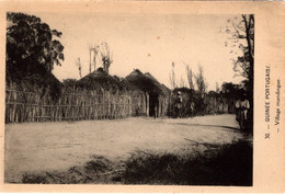 GUINÉ  PORTUGUESA - Village Mandingue - Guinea Bissau