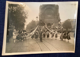 PARIS: FÊTES DE JEANNE D’ ARC  Photo De Presse 1927 (France Foto Cpa Religion Procession Place Saint Augustin - Churches