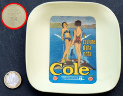 Ancien Cendrier PIN UP Maillot De Bain COLE Of CALIFORNIA En Ornamine Vintage - Other & Unclassified