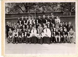 Photo Personne Groupe Enfant Priere Communion Communiant Pretre Curé 1954 Patro Paris 24x5x18.5 Cm - Anonieme Personen