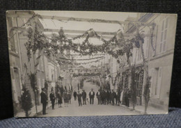 CHATEAUDUN (28) Carte Photo Fete Rue Décorée Belle Animation - Chateaudun