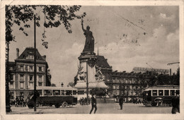 Paris * Place * Autobus Bus * Tramway Tram * Hôtel Moderne - Autres & Non Classés