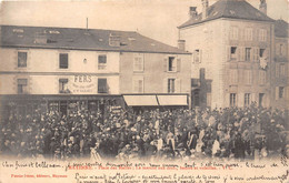 53-MAYENNE- PLACE DES HALLES, LE MARCHE AUX OEUFS , BEURRE ET VOLAILLES - Mayenne