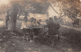 Armée Suisse - Soldats Autour D'une Table  - Militaria - Schweizer Armee - Sonstige & Ohne Zuordnung