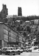 02-LAON- LA CATHEDRALE VUE PRISE DE LA PLACE DE LA GARE - Laon