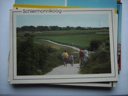 Nederland Holland Pays Bas Schiermonnikoog Met Panorama Wandelaars En Fietsers - Schiermonnikoog