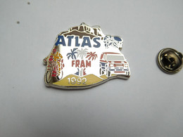 Superbe Pin's En Zamac , Moto , Auto , Rallye De L'Atlas 1992 , Fram , Signé AMC - Motos