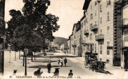 N°79301 -cpa Gérardmer -hôtel De La Poste Et Le Tilleul Géant- - Sports D'hiver