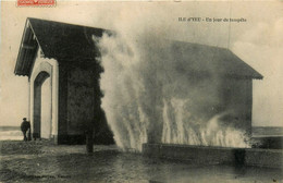 Ile D'yeu * Abri Canot Sauvetage * Jour De Tempête - Ile D'Yeu