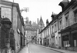 37-LANGEAIS- L'ENTREE DU CHATEAU ET RUE GAMBETTA - Langeais