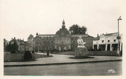 / CPSM FRANCE 27 " Louviers, Place Ernest Thorel" - Louviers