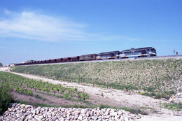 Tavel (30) 16 Mai 2000 - LGV Méditerranée - Une A1A 68000, Une A1A 68500 Et Une CC 65500 Tractent Un Train De Travaux - Sonstige Gemeinden