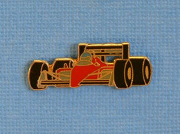 1 PIN'S // ** AUTOMOBILE / F1 FERRARI ** - Ferrari