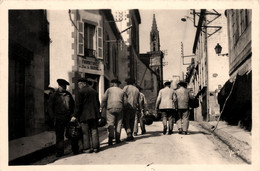 Douarnenez * Le Retour De Pêche * Commerce Magasin Fournitures Pour La Marine CHANARD - Douarnenez