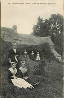 La Roche Maurice * Un Groupe De Jeunes Filles Du Pays En Coiffe Et Costume * Coiffes Bretonnes - La Roche-Maurice