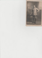 MILITARIA . Carte-Photo . Militaire En Pied . Sur Son Col (Régiment ) N° 3 - Uniformen