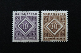 1947,MADAGASCAR   TIMBRE-TAXE Y&T NO TA31 ET TA32 10C LILAS ET 30C SEPIA (Valeur Dans Un Losange) NEUFS MH* TB.. - Timbres-taxe