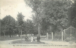 / CPA FRANCE 18 "Les Aix D'Angillon, Le Champ De Foire Et Le Jardin Public" - Les Aix-d'Angillon