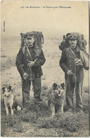 LES DOUANIERS - Départ Pour L'embuscade - Circa 1907 - Animée - Chiens -Bel état - Circulée Sous Enveloppe - Dogana