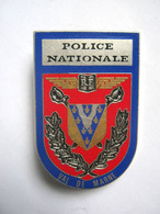 ANCIEN INSIGNE DE LA POLICE NATIONALE DU VAL DE MARNE ETAT EXCELLENT Y. DELSART - Police & Gendarmerie