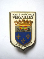 ANCIEN INSIGNE DE LA POLICE NATIONALE DE VERSAILLES CORPS URBAIN ETAT EXCELLENT Y. DELSART - Police & Gendarmerie