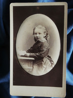 Photo CDV Silli à Nice  Jolie Fillette Blonde Avec Un Livre Dans Les Mains  CA 1880 - L539D - Anciennes (Av. 1900)