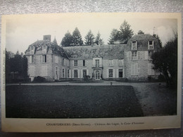 Carte Postale Champdeniers (79) Chateau Des Loges , La Cour D'Honneur ( Petit Format Noir Et Blanc Non Circulée ) - Champdeniers Saint Denis