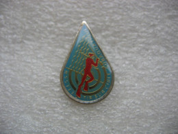 Pin's FFESSM (Fédération Francaise D'Etudes Et De Sports Sous-Marins). Tir Sur Cible Subaquatique - Swimming