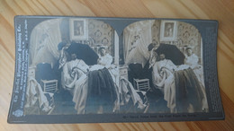 1899 - COUPLE AU LIT L HOMME SE PROTEGEANT AVEC UN PARAPLUIE - PHOTO STEREO - Stereoscopic
