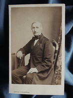 Photo CDV Levitsky à Paris -  Homme âgé Assis, Second Empire Datée 1863 L539E - Alte (vor 1900)