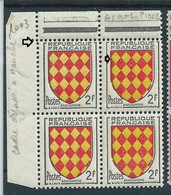 [46] Variété : N° 1003 Blason Angoumois Jaune Pâle Tenant à Normal Timbre Plus Petit ** - Neufs