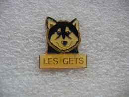 Pin's De La Station De Sports D'hiver "Les Gets". Chien HUSKY - Winter Sports