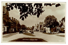 Ref 1479 - Real Photo Postcard - Cars At Broadway Looking West - Worcestershire - Other & Unclassified