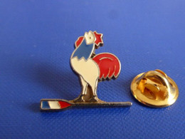 Pin's Aviron Canoé Rame Bateau Sport - Fédération Française D'aviron - Coq Tricolore (PQ9) - Remo