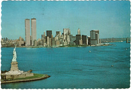 CPSM USA Etats-Unis New York Statue Of Liberty (statue De La Liberté) And The Lower Manhattan, Dentelée, 1974 - Ellis Island