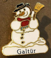 ATTENTION C'EST UNE BROCHE - BONHOMME DE NEIGE - GALTÜR - SNOWMAN - SCHNEEMANN - PUPAZZO DI NEVE - Personajes Célebres